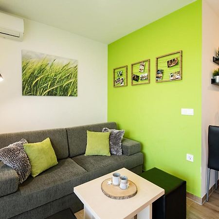 Apartmaji Banonia " Poletni Vetrc " Бановци Экстерьер фото