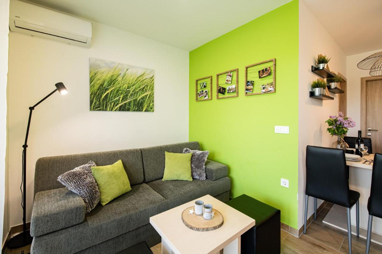 Apartmaji Banonia " Poletni Vetrc " Бановци Экстерьер фото