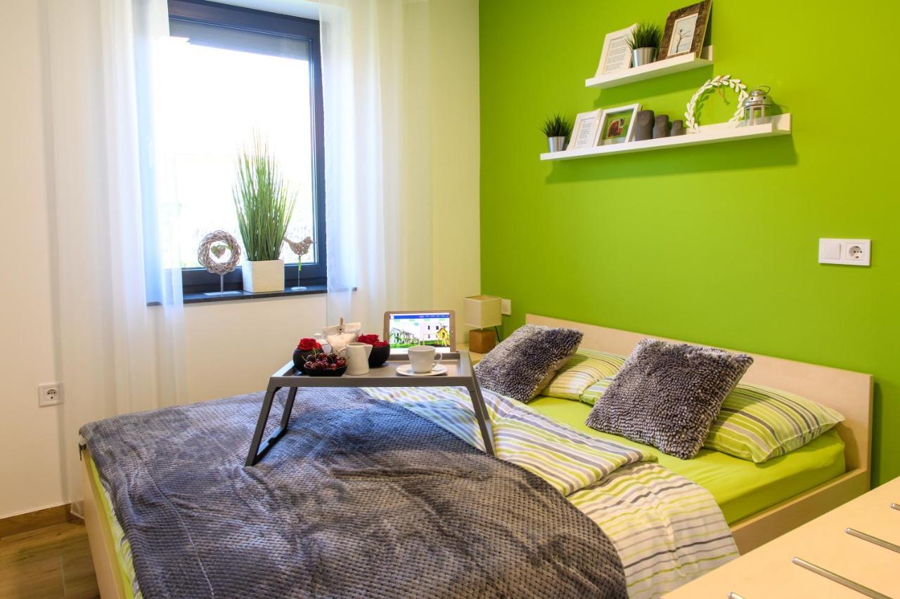 Apartmaji Banonia " Poletni Vetrc " Бановци Экстерьер фото