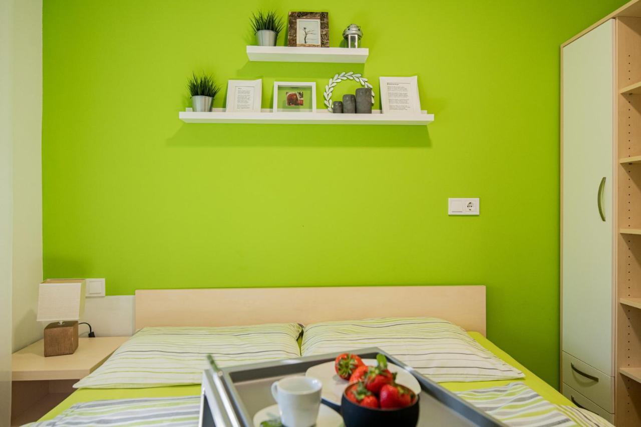 Apartmaji Banonia " Poletni Vetrc " Бановци Экстерьер фото